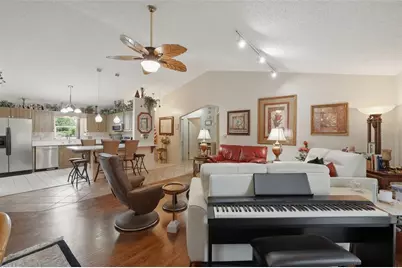 2425 Hawk Griffin Road, Plant City, FL 33565 - Photo 11