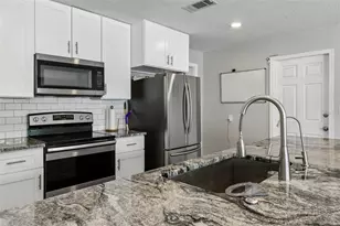 7210 14th St N, Saint Petersburg, FL 33702 - Photo 7