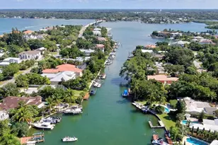 749 Siesta Dr, Sarasota, FL 34242 - Photo 3