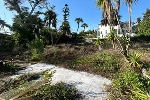 749 Siesta Dr, Sarasota, FL 34242 - Photo 9