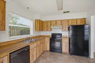 601 Oak Manor Cir, Orlando, FL 32825 - Photo 11