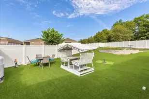 906 Edith Dr, Fruitland Park, FL 34731 - Photo 17