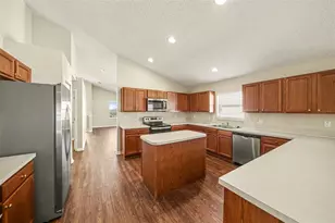 1110 Bluegrass Dr, Groveland, FL 34736 - Photo 3