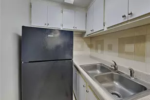 9610 N 12th St, Tampa, FL 33612 - Photo 3