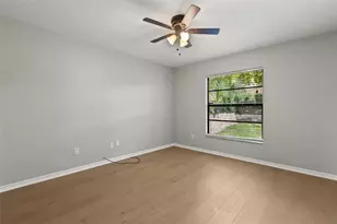 925 Red Dandy Dr, Orlando, FL 32818 - Photo 15