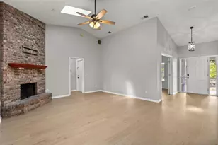 925 Red Dandy Dr, Orlando, FL 32818 - Photo 9