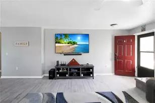15427 Winter Breeze Ln, Wimauma, FL 33598 - Photo 5