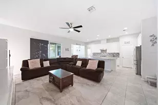 947 Maypole Dr, Apopka, FL 32703 - Photo 9