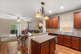 2721 Walden Woods Dr, Plant City, FL 33566 - Photo 7