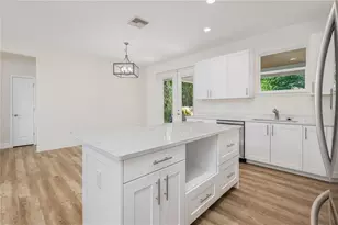 210 Paradise Dr, Deland, FL 32720 - Photo 9