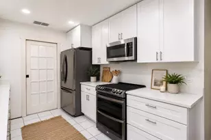 5009 Scarsdale Manor Ln, Orlando, FL 32818 - Photo 9