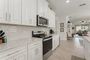 3473 Yellowtop Loop, Clermont, FL 34714 - Photo 9