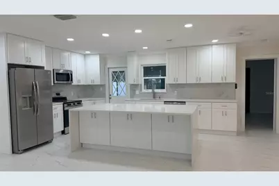 3727 Overlook Drive NE, Saint Petersburg, FL 33703 - Photo 3