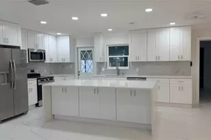 3727 Overlook Dr NE, Saint Petersburg, FL 33703 - Photo 3