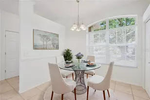 823 Springwood Cir, Bradenton, FL 34212 - Photo 9