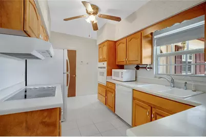 4511 Leslyn Court, Orlando, FL 32806 - Photo 9