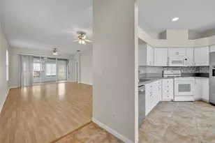 21630 Regency Park Ln, Leesburg, FL 34748 - Photo 5