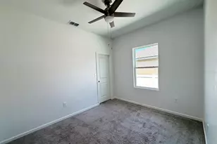 2021 Hemingway Cir, Groveland, FL 34736 - Photo 11