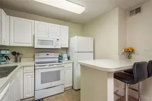 4107 Chatham Oak Ct, Tampa, FL 33624 - Photo 5