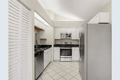 8211 Country Oaks Court, Sarasota, FL 34243 - Photo 7