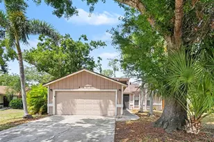 8211 Country Oaks Ct, Sarasota, FL 34243 - Photo 3
