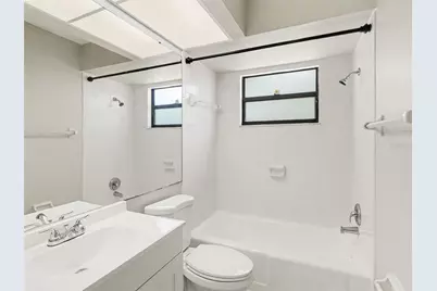 8211 Country Oaks Court, Sarasota, FL 34243 - Photo 15