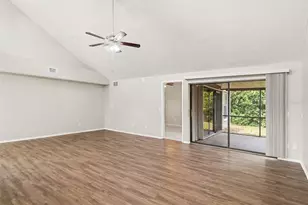 8211 Country Oaks Ct, Sarasota, FL 34243 - Photo 9