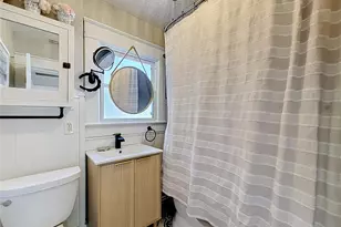 701 14th St N, Saint Petersburg, FL 33705 - Photo 25