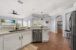 823 Princeton Dr, Clermont, FL 34711 - Photo 13