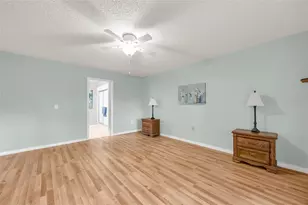2002 E Timberlane Dr, Plant City, FL 33563 - Photo 13