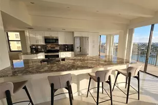 7600 Bayshore Dr, Treasure Island, FL 33706 - Photo 9