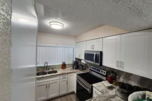 3402 Ellenwood Ln, Tampa, FL 33618 - Photo 13