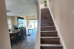 3402 Ellenwood Ln, Tampa, FL 33618 - Photo 15