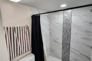 3402 Ellenwood Ln, Tampa, FL 33618 - Photo 19