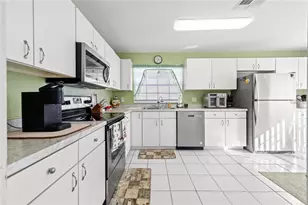 221 Prather Dr, Davenport, FL 33837 - Photo 9
