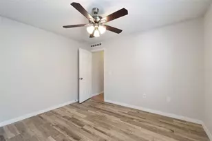 560 Brown Bear Way, Saint Cloud, FL 34772 - Photo 17