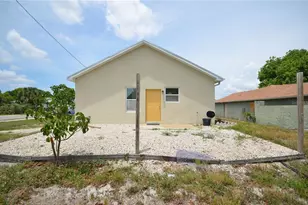 2197 Davis Ct, Fort Myers, FL 33916 - Photo 5