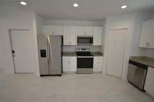 2197 Davis Ct, Fort Myers, FL 33916 - Photo 7