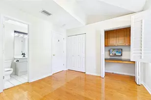323 Madeira Cir, Saint Petersburg, FL 33715 - Photo 11