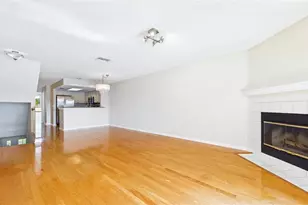323 Madeira Cir, Saint Petersburg, FL 33715 - Photo 3