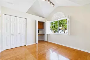 323 Madeira Cir, Saint Petersburg, FL 33715 - Photo 11