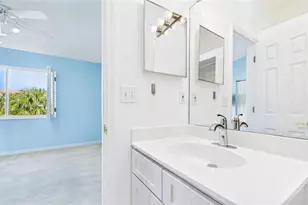 323 Madeira Cir, Saint Petersburg, FL 33715 - Photo 21