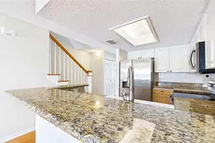 323 Madeira Cir, Saint Petersburg, FL 33715 - Photo 7