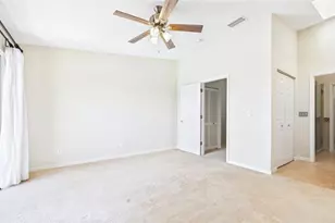 323 Madeira Cir, Saint Petersburg, FL 33715 - Photo 17