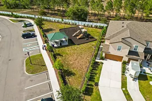 1758 Withernsea Ct, Tavares, FL 32778 - Photo 27