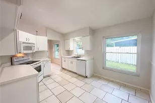 255 Coralwood Ct, Kissimmee, FL 34743 - Photo 9