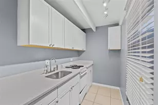 3515 Club Cir, Lakeshore, FL 33854 - Photo 13