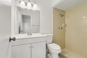 136 W Cedarwood Cir, Kissimmee, FL 34743 - Photo 11
