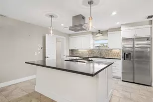 2746 Hibiscus St, Sarasota, FL 34239 - Photo 15