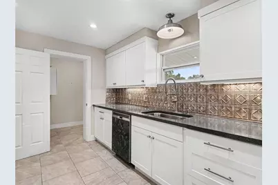 2746 Hibiscus Street, Sarasota, FL 34239 - Photo 17